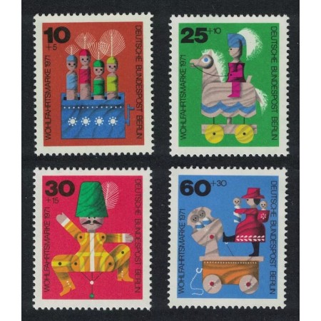 Berlin 1971 - Jucarii vechi din lemn, serie neuzata Berlin 1971 - Jucarii vechi din lemn, serie neuzata