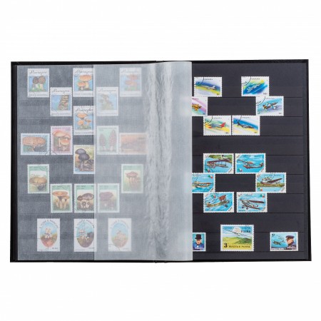 Clasor timbre cu 8 file negre, 16 pagini, seria Basic, coperta albastra Clasor timbre cu 8 file negre, 16 pagini, seria Basic, coperta albastra