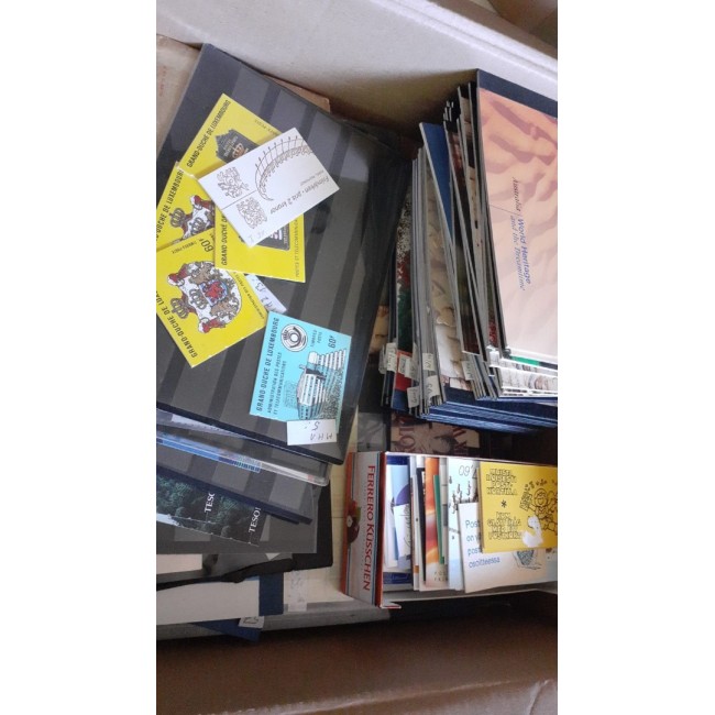 Lot peste 200 carnete filatelice străine neuzate