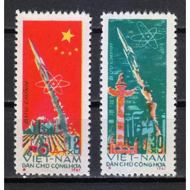Vietnam 1967 - Prima racheta balistica chineza, serie nestampilata Vietnam 1967 - Prima racheta balistica chineza, serie nestampilata