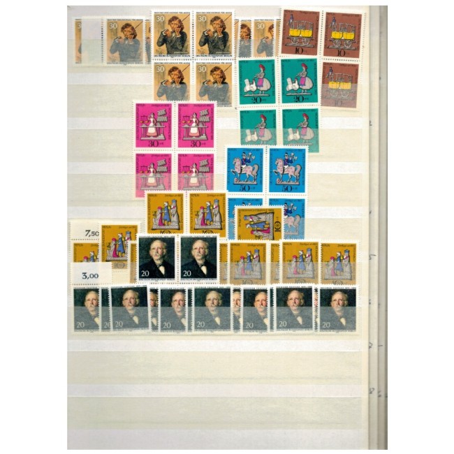 Berlin 1969-1990 - Colecție aprox. 2500 timbre neuzate in clasor, cu dubluri Berlin 1969-1990 - Colecție aprox. 2500 timbre neuzate in clasor, cu dubluri
