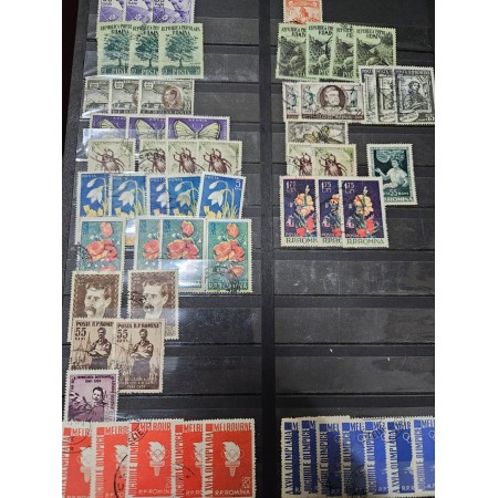 Clasor gros cu o colecție de timbre stampilate Romania 1947-1962, cu dubluri