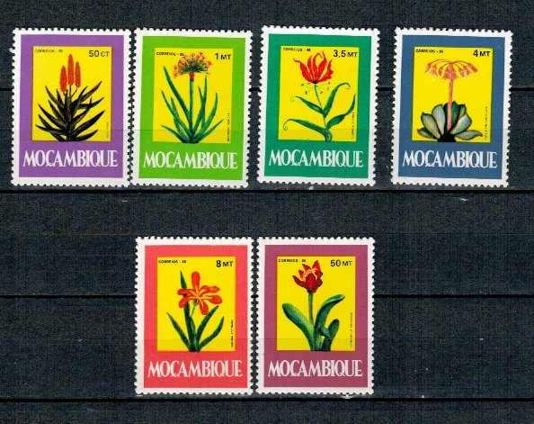 Mozambic 1985 - Plante medicinale, flori, serie neuzata